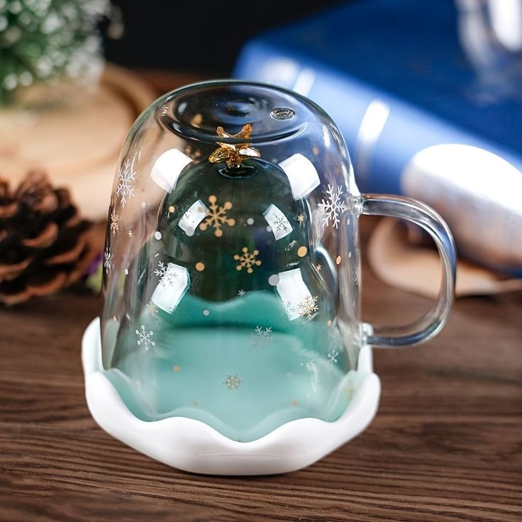 Christmas Tree Shaped Double Wall Glass Mug, 3D Tree Snowflake Glassware with Lid and Handle, Great for Latte, Tea Bag, Beverage, Juice, Water