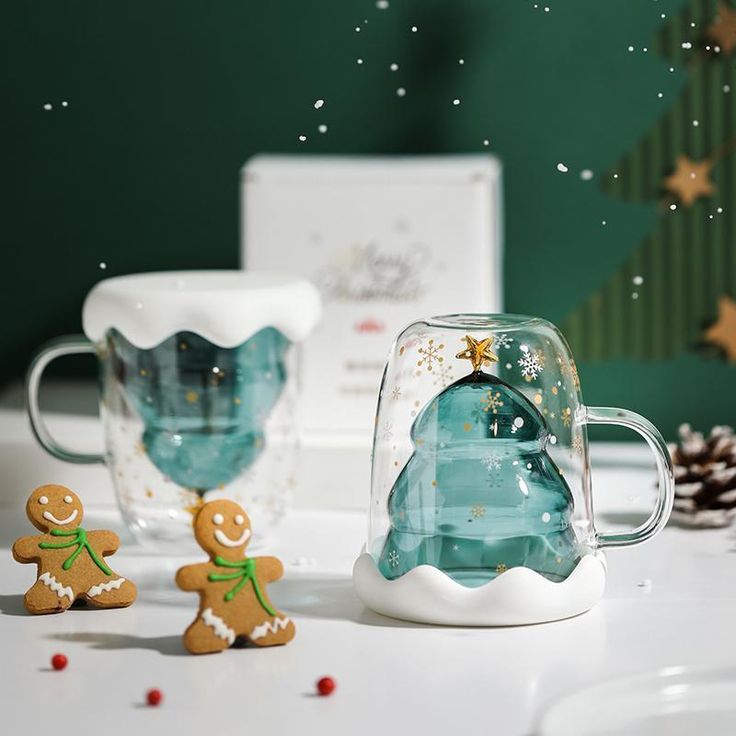 Christmas Tree Shaped Double Wall Glass Mug, 3D Tree Snowflake Glassware with Lid and Handle, Great for Latte, Tea Bag, Beverage, Juice, Water